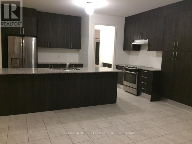 Building Photo - 227 Lyle Dr