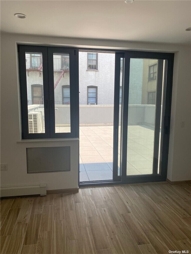 Foto del edificio - 30-79-79 31st St