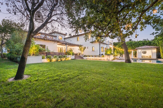 Building Photo - 5356 Encino Ave