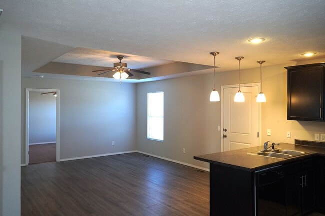 Building Photo - 3 Bedroom 2 bathroom home