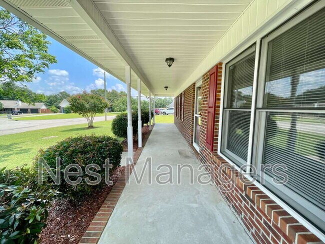 Foto del edificio - 172 Finch Rd