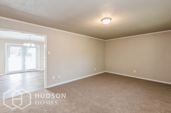 Building Photo - AVAILABLE NOW! - 642 Park Circle, Lincolnt...