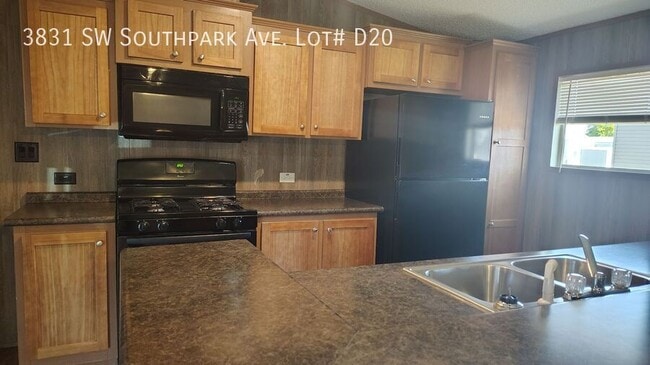 Building Photo - 3831 SW South Park Ave