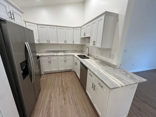 Building Photo - Lovely Condo for Rent in Pleasant Grove, Utah