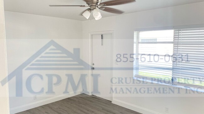 Interior Photo - $995 Deposit w/ approved credit on this Gr...