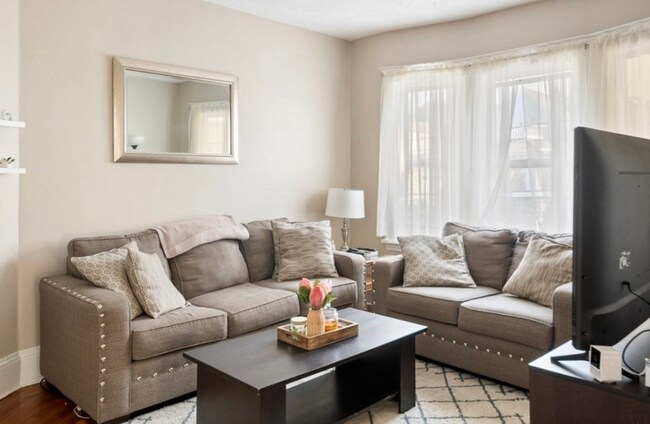 Foto del edificio - 44 Greenleaf Ave