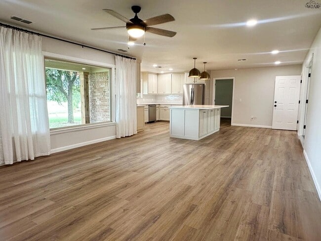 Building Photo - 3501 Sheridan Rd