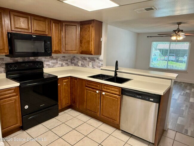 Building Photo - 1515 Huntington Ln