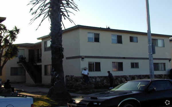 Building Photo - 931 S Ventura Rd