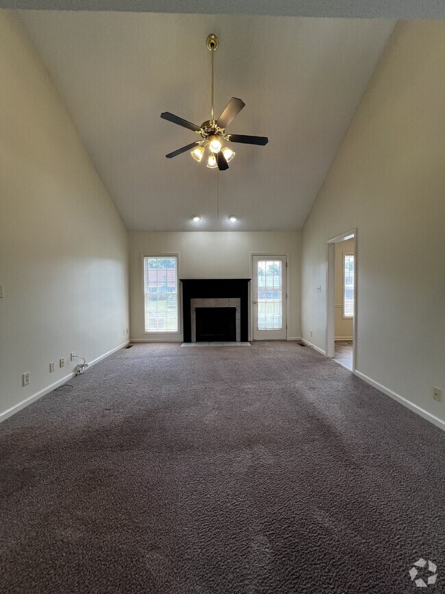 Building Photo - 1319 Bluebonnet Dr