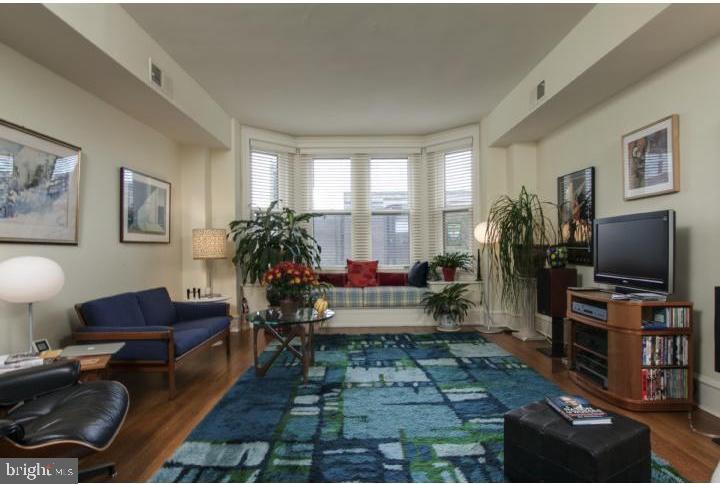 Primary Photo - 2201 Chestnut St