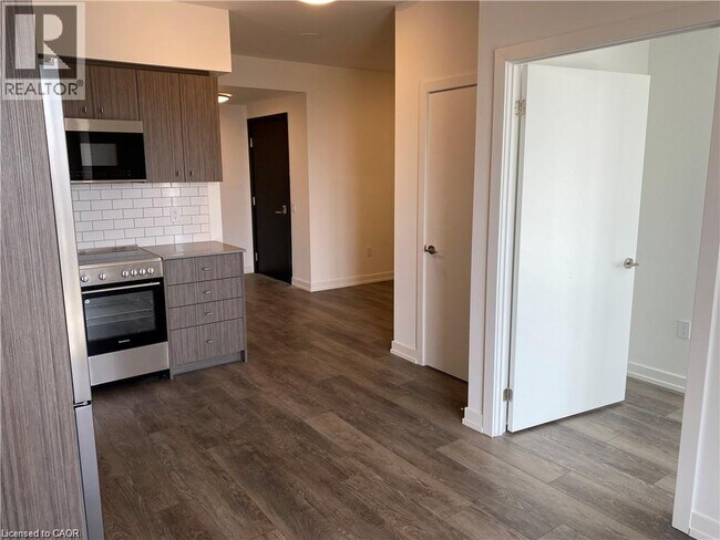 Photo du bâtiment - 5 Wellington St S