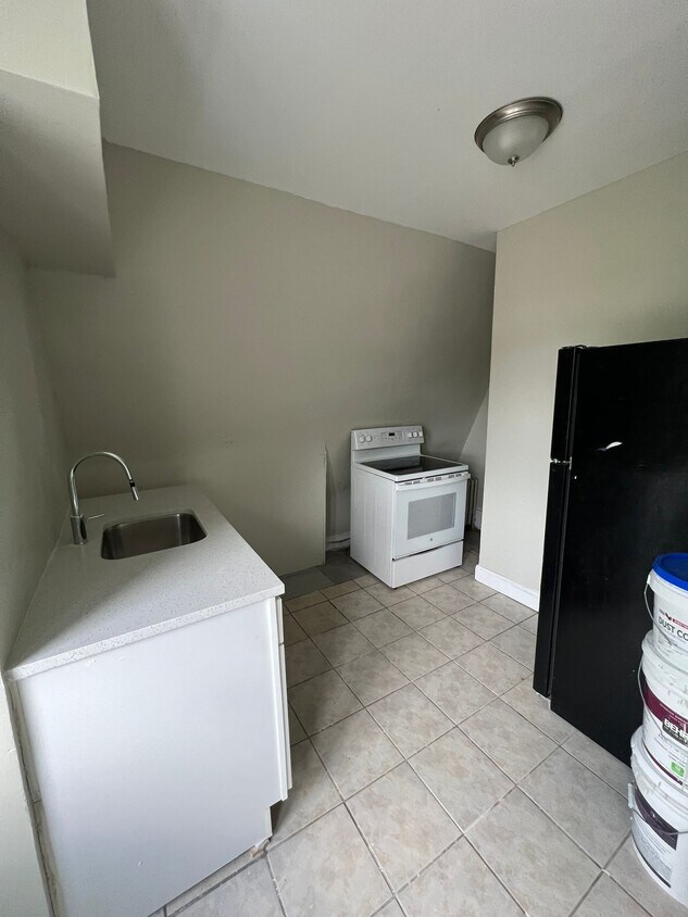 305 S Clinton St Unit 3, East Orange, NJ 07018 Apartments in East