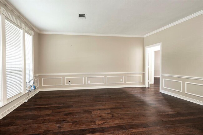 Building Photo - 565 Oak Hill Dr