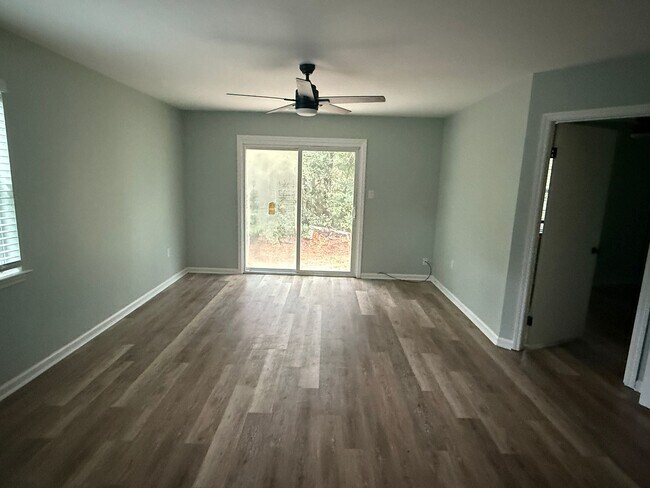 Foto del edificio - Modern 2-Bedroom, 2-Bath Duplex – Complete...