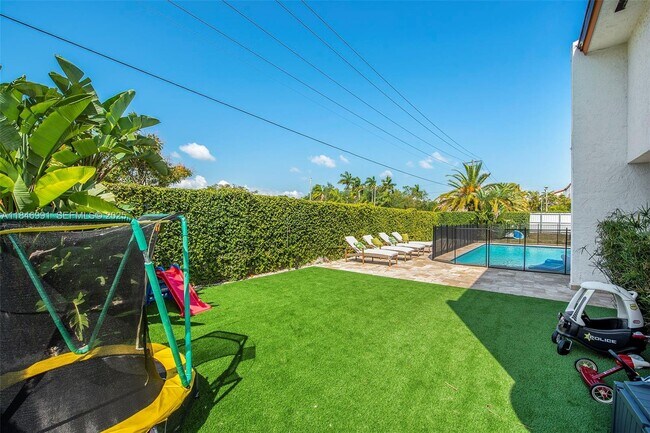 Foto del edificio - 5901 SW 56th Terrace