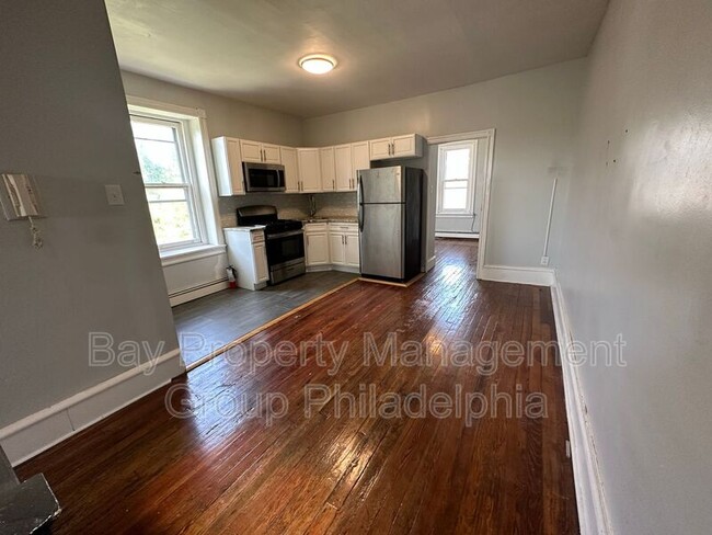 Building Photo - 435 E Walnut Ln