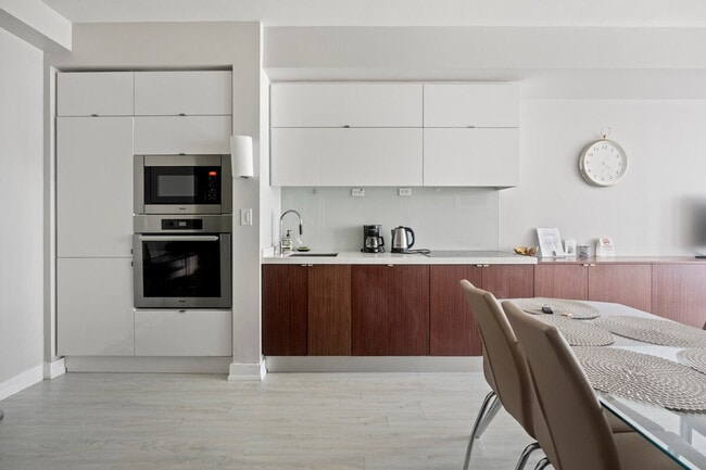 Photo du bâtiment - 21 Iceboat Terr