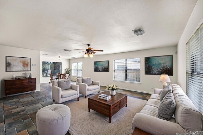 Foto del edificio - 9711 Diamond Cliff Dr