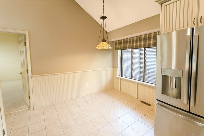 Building Photo - 28 Edgewood Ct