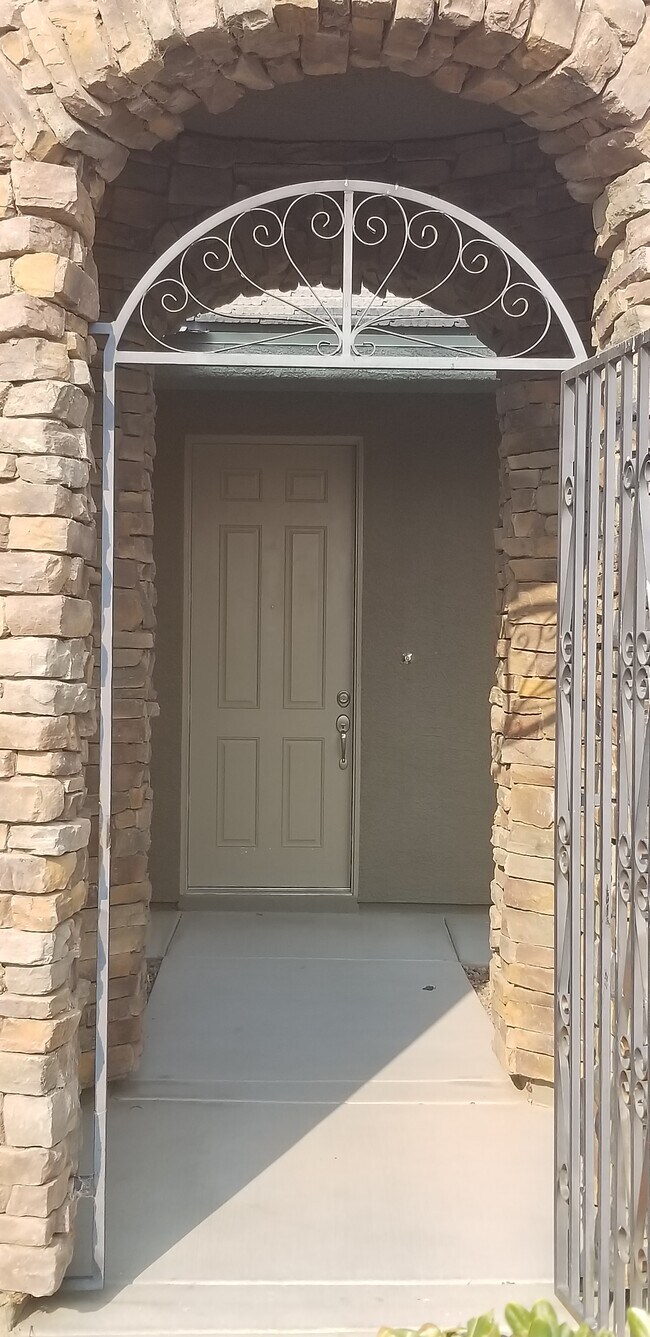 Foto del edificio - 6452 Centennial Rd