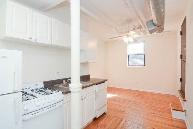 Building Photo - 3909 N Janssen Ave