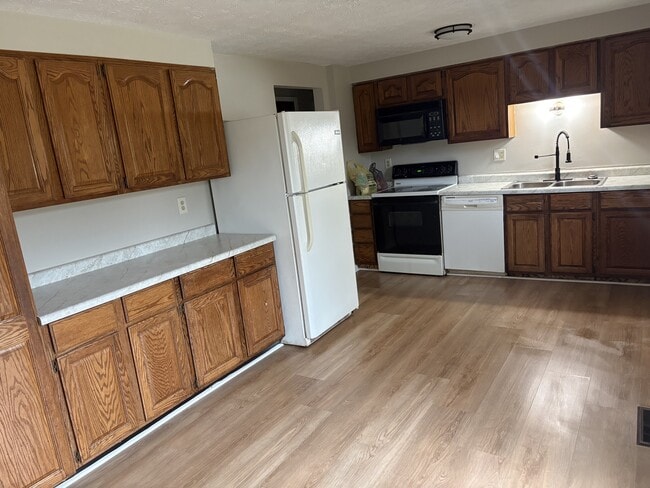 Photo - 1375 Firethorne Dr House