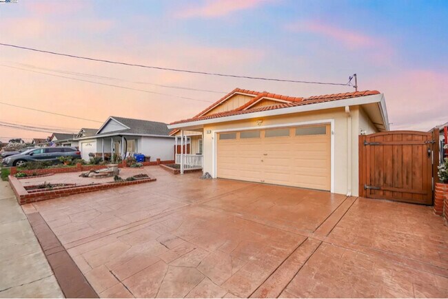 Foto del edificio - 363 Oleander Ave