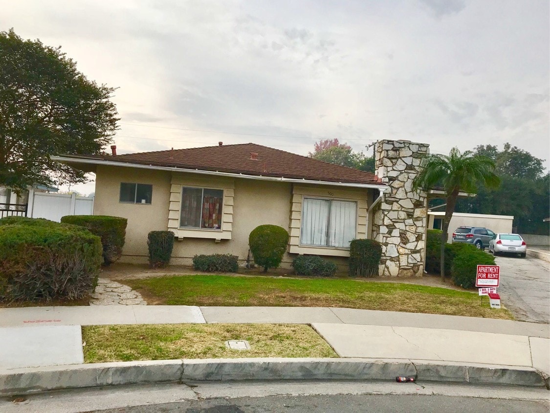 Primary Photo - 511 Ridgeway Ln