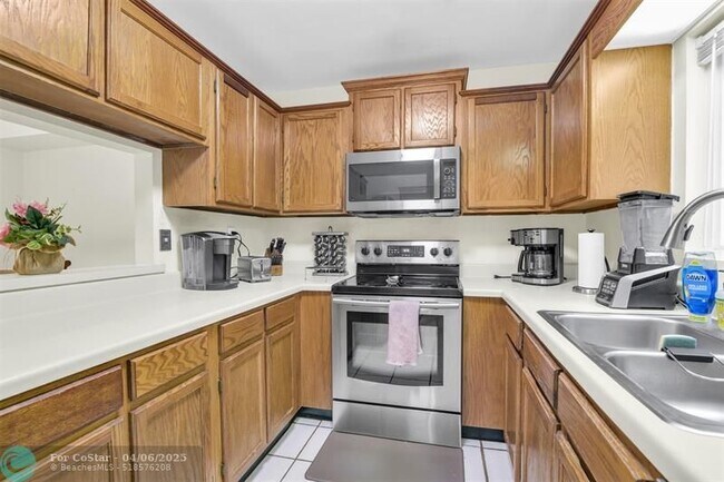 Foto del edificio - 135 Deer Creek Blvd