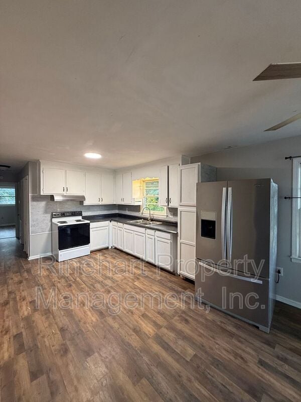 Building Photo - 1105 Carnation Ln