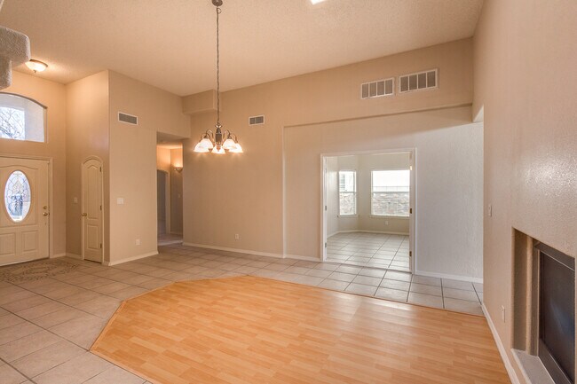 Building Photo - Home For Rent
