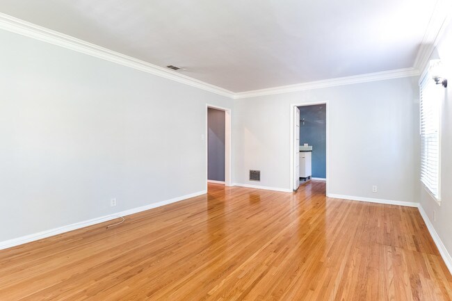 Building Photo - 1263 N Crescent Heights Blvd