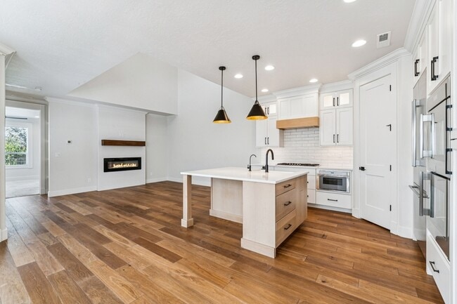 Building Photo - 3243 S Sedgebrook Ln