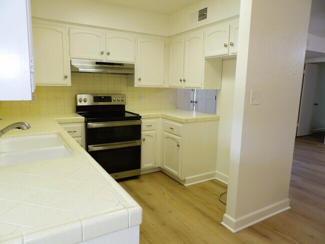 Foto del edificio - 5302 N Colonial Ave