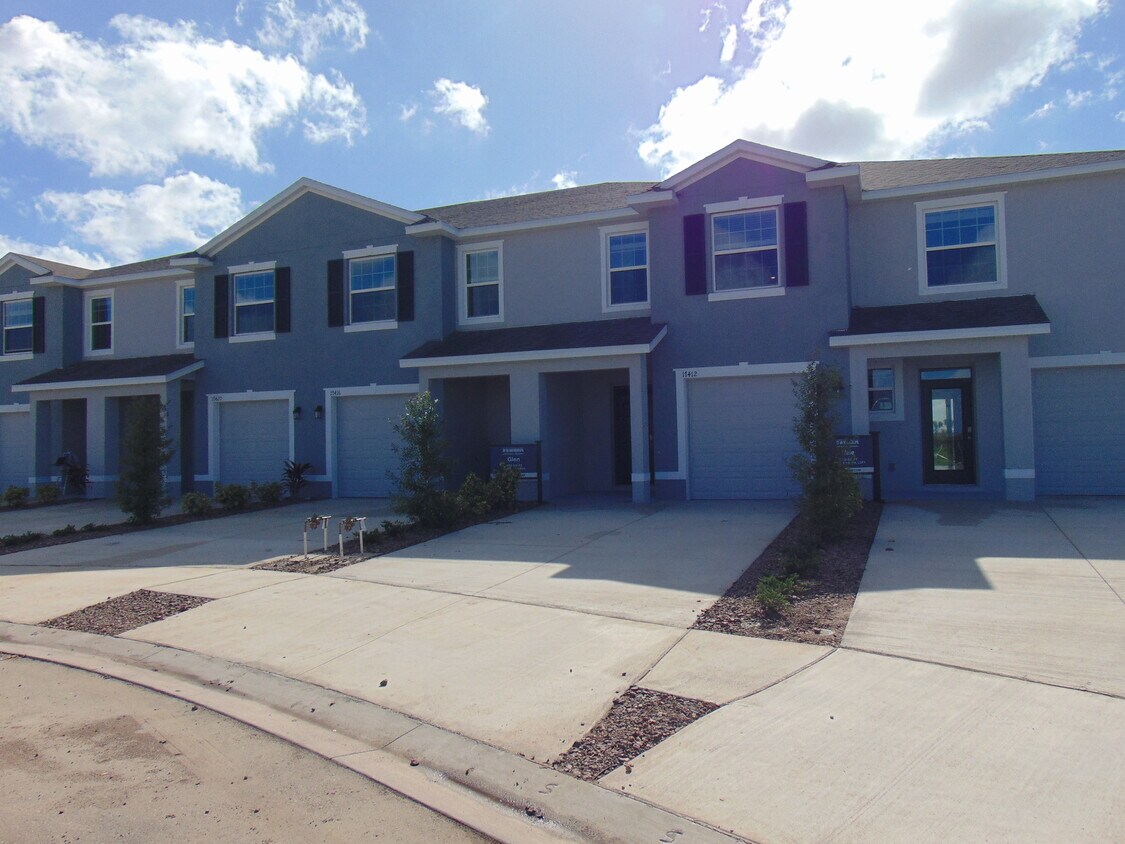 17416 Crescent Moon Lp, Bradenton, FL 34211 Townhouse for Rent in