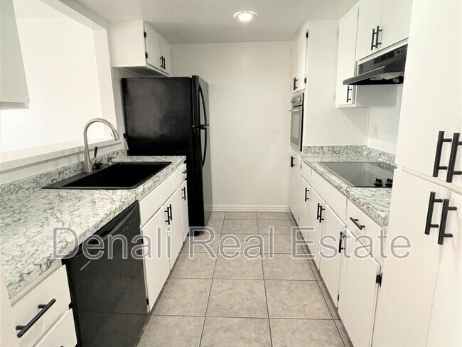 Foto del edificio - 220 Old Litchfield Rd
