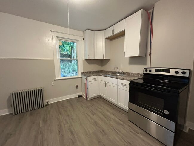 Building Photo - 10 Scammell Ave
