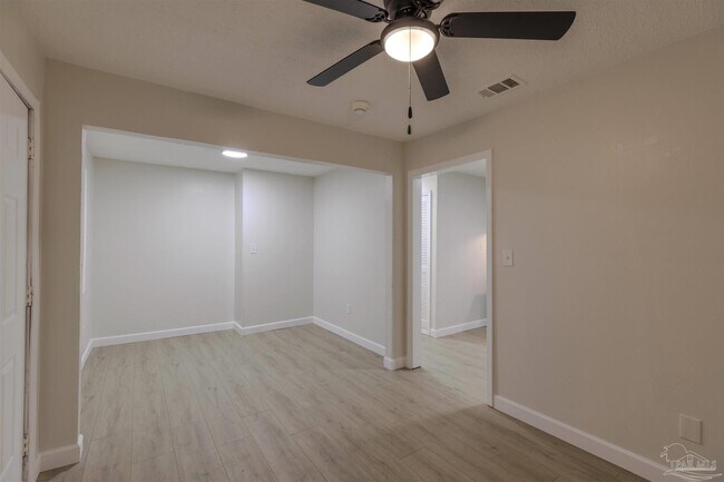 Foto del edificio - 825 Booker Ave