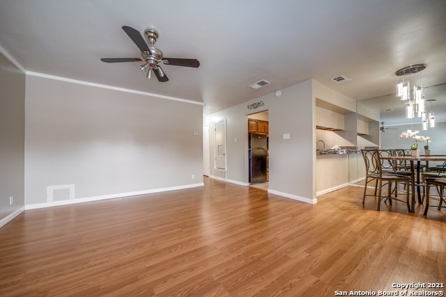 Building Photo - 8702 Village Dr