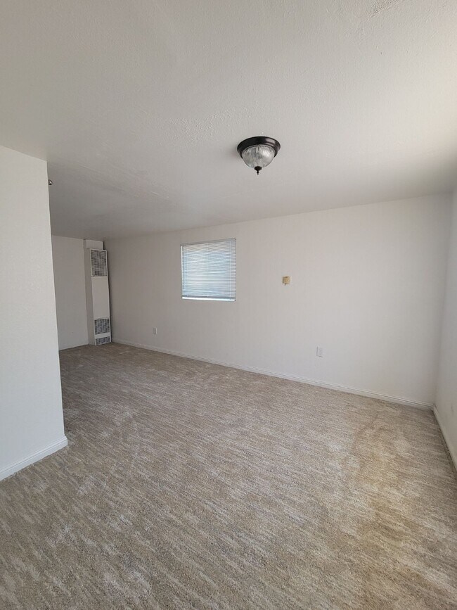 Foto del edificio - 3 Bedroom home conveniently located in the heart of Merced