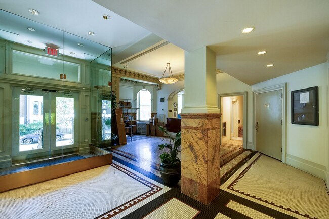 Building Photo - Heart of Dupont Move-in Ready Studio at the Historic Cairo Condominium! Utilities Included!