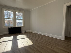 Building Photo - 524 Pitt St W Building Photo - 524 Pitt St W