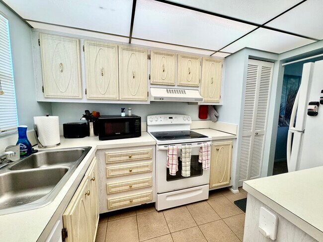 Building Photo - 1100 Ponce de Leon Cir