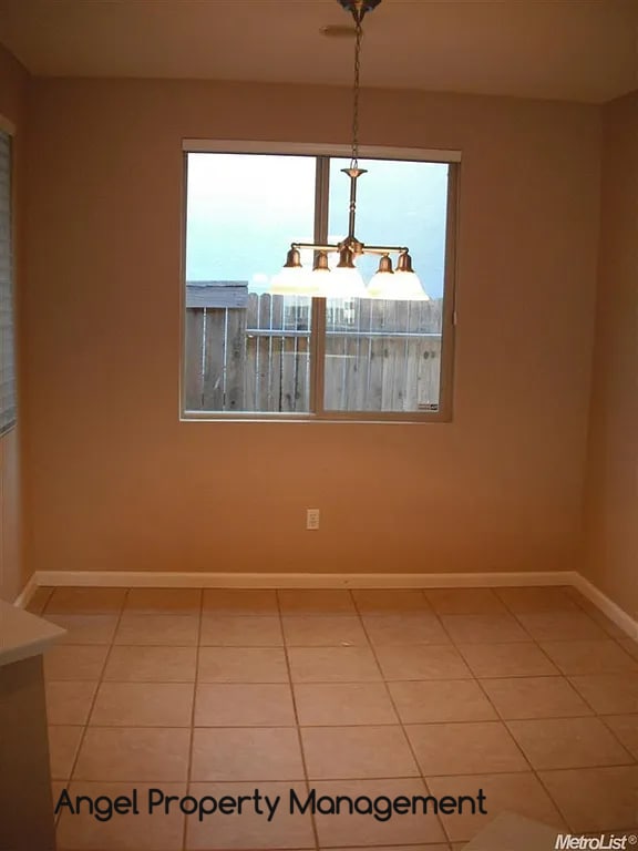 Building Photo - 10101 E Taron Dr