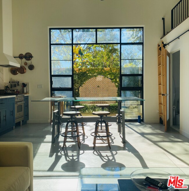 Foto del edificio - 835 N Harper Ave