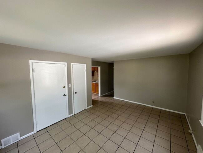 Building Photo - 5073-5075 N 46th St. (Duplex)