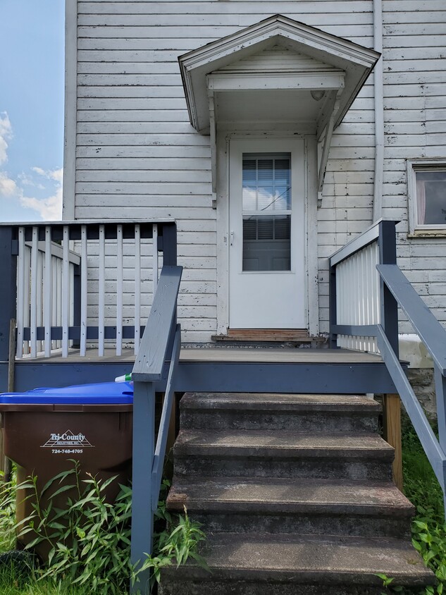 Private Entrance - 1420 Buffalo St