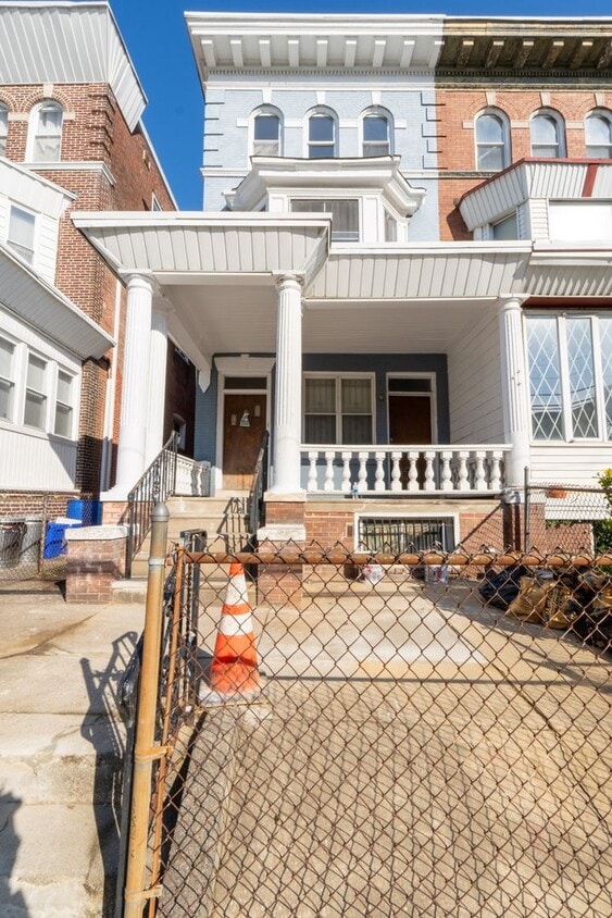 Photo - 5003 Pine St