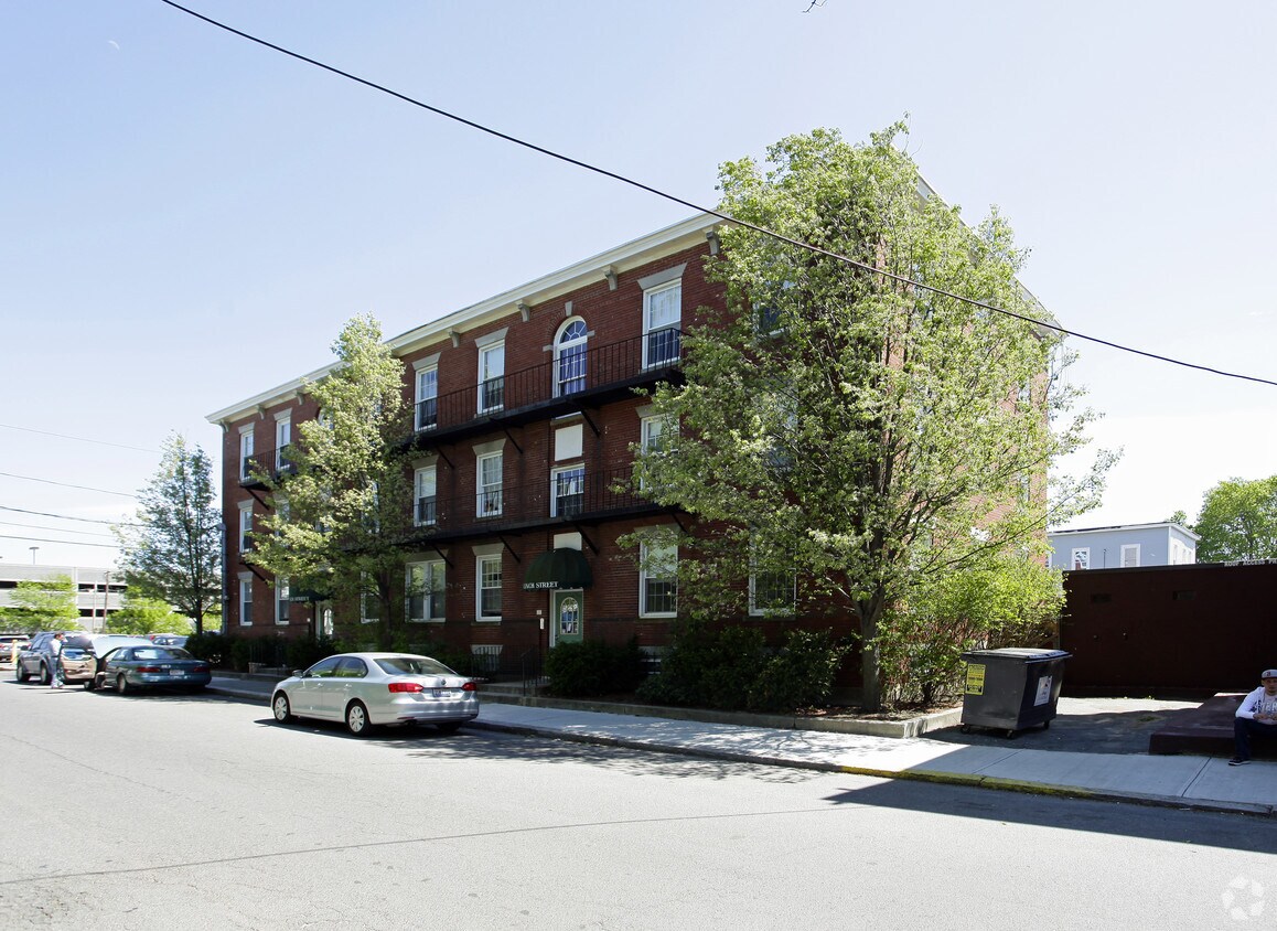 Building Photo - 10-14 Lynch St